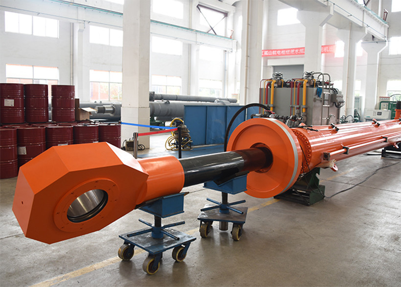 Customized hydraulic cylinder 1.2m diameter, 16m stroke